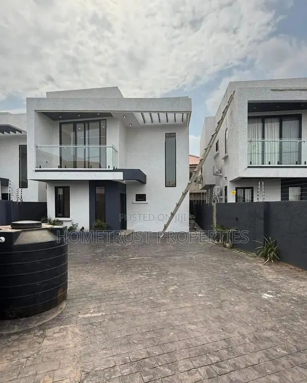 3bdrm Duplex in Ashaley Botwe, School Junction for sale · Photo 1