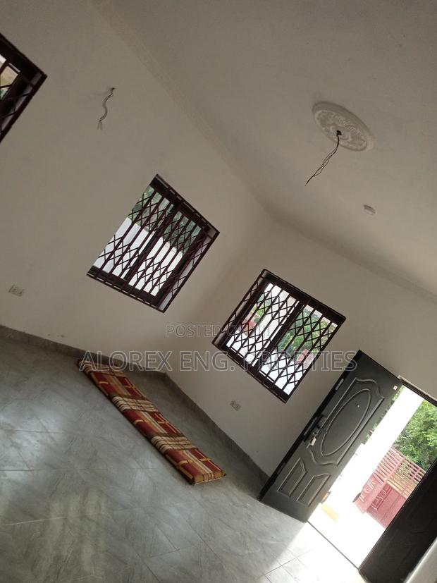 3bdrm House In Amrahia, Adenta For Sale · Photo 4