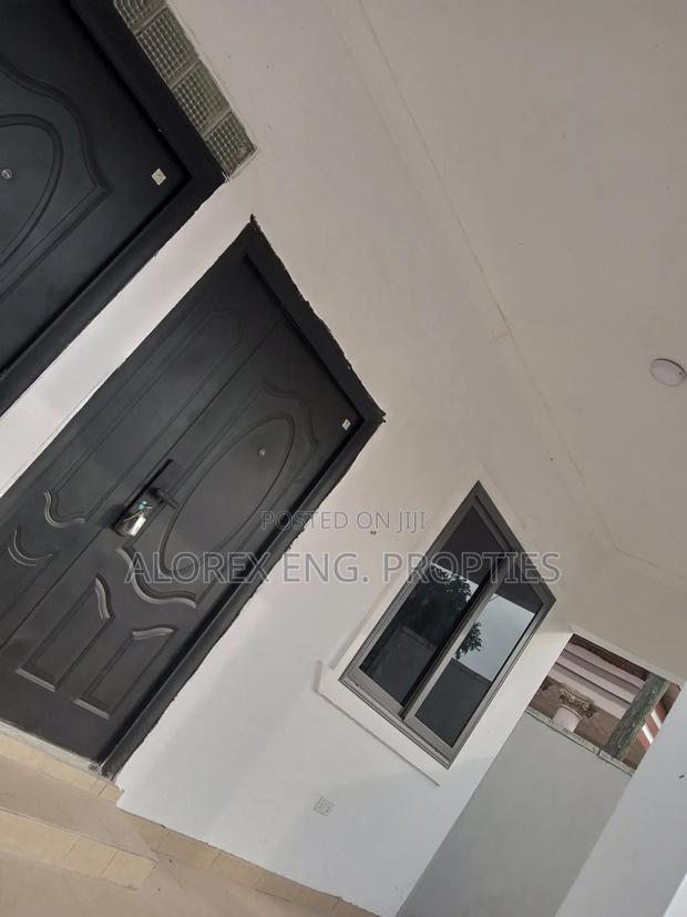 3bdrm House In Amrahia, Adenta For Sale · Photo 6