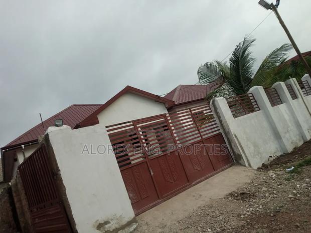 3bdrm House In Amrahia, Adenta For Sale · Photo 8