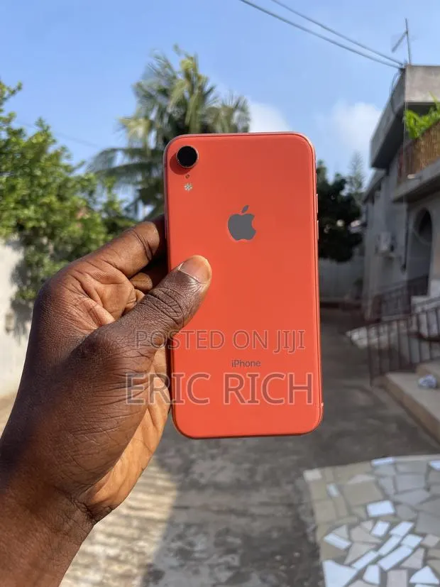 Apple iPhone XR 128 GB Orange · Photo 1