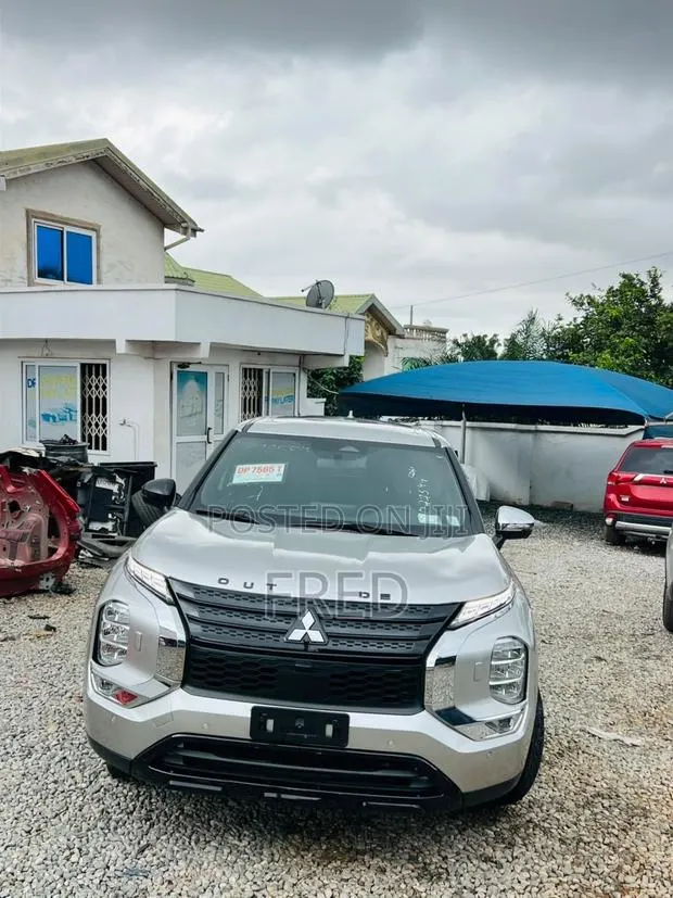 Mitsubishi Outlander SE 2022 Gray · Photo 1