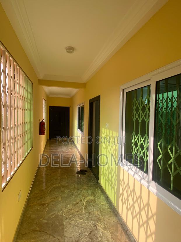 Ex-Chamber N Hall Sc for Rent at Adenta. · Photo 2