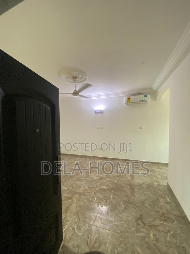 Ex-Chamber N Hall Sc for Rent at Adenta. · Photo 3