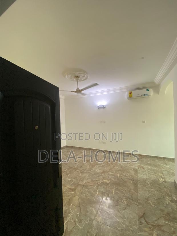 Ex-Chamber N Hall Sc for Rent at Adenta. · Photo 4