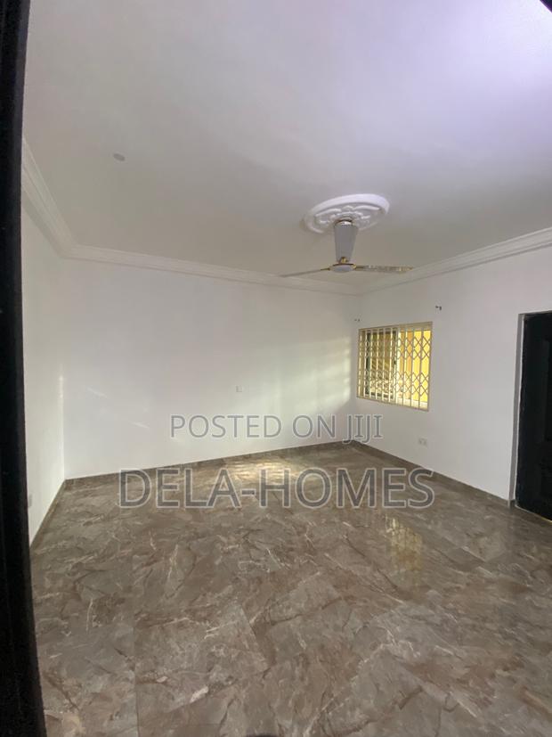 Ex-Chamber N Hall Sc for Rent at Adenta. · Photo 5