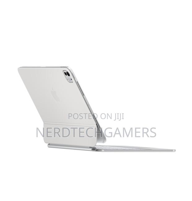 Magic Keyboard for iPad Pro 13‐Inch (M4) - US - White · Photo 4