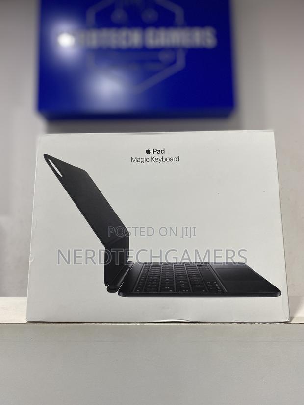 Magic Keyboard for iPad Pro 11inch (M4) - White · Photo 1