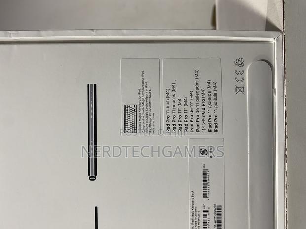 Magic Keyboard for iPad Pro 11inch (M4) - White · Photo 2