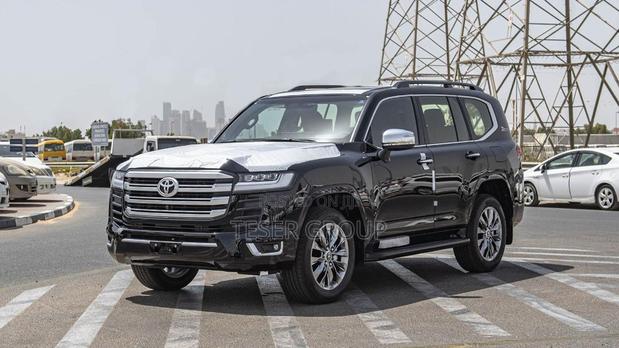New Toyota Land Cruiser 2023 Black · Photo 2