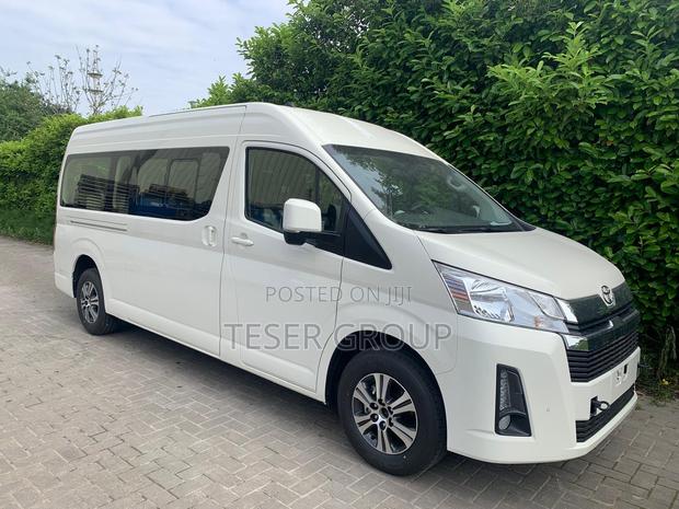 New Toyota HiAce 2023 White · Photo 1