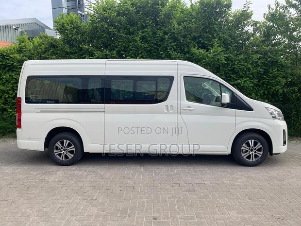 New Toyota HiAce 2023 White · Photo 2