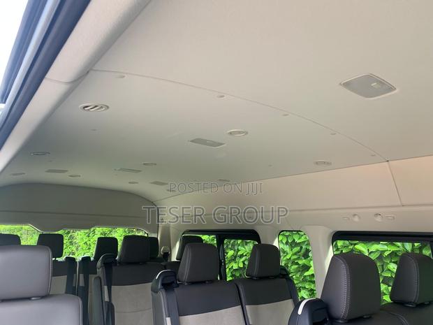 New Toyota HiAce 2023 White · Photo 4