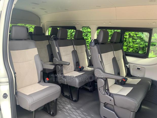 New Toyota HiAce 2023 White · Photo 5