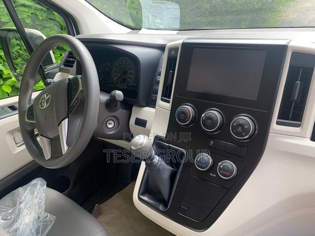 New Toyota HiAce 2023 White · Photo 6