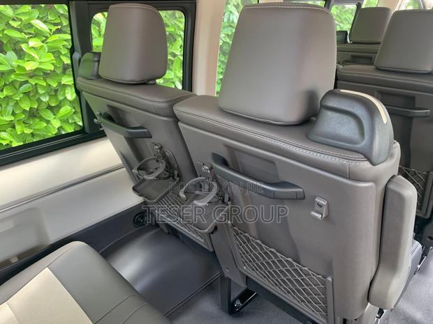New Toyota HiAce 2023 White · Photo 7