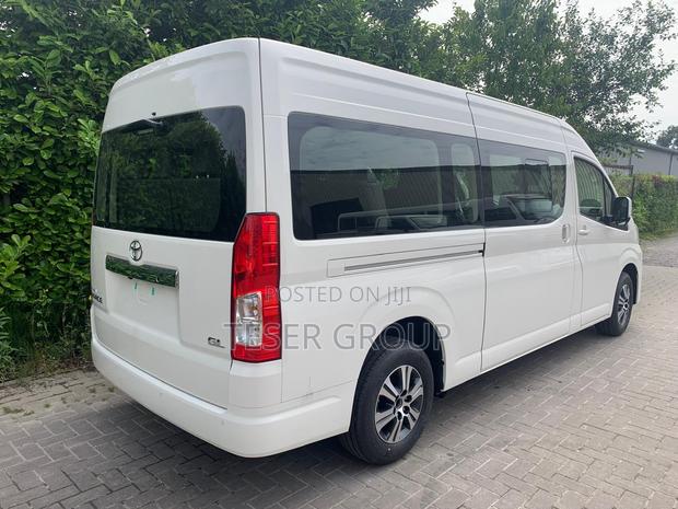 New Toyota HiAce 2023 White · Photo 8