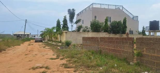 Elegant Demarcation on Half Plots at Tema Community 25 · Photo 2