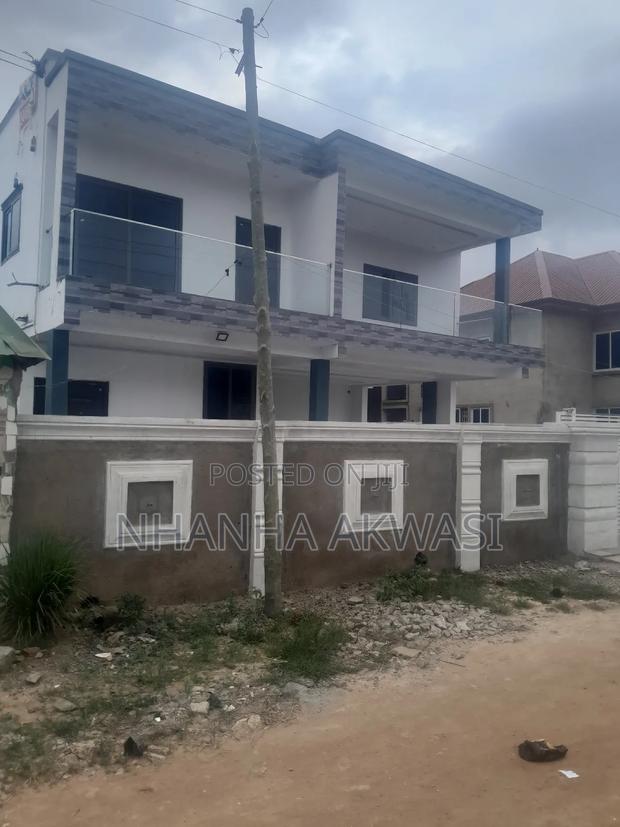 5bdrm House in Lashibi, Tema Metropolitan for sale · Photo 3