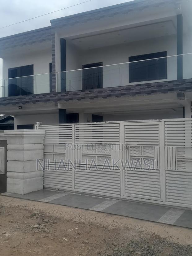 5bdrm House in Lashibi, Tema Metropolitan for sale · Photo 4