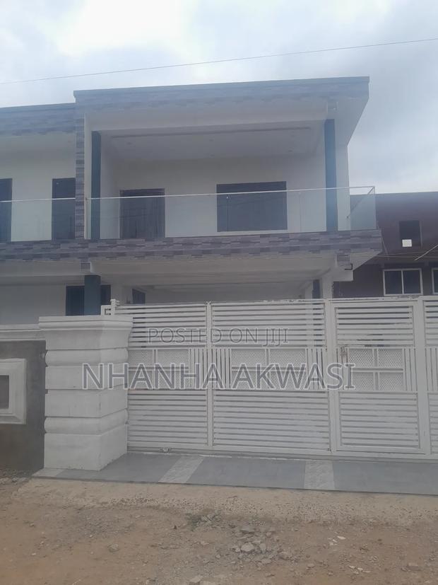 5bdrm House in Lashibi, Tema Metropolitan for sale · Photo 5