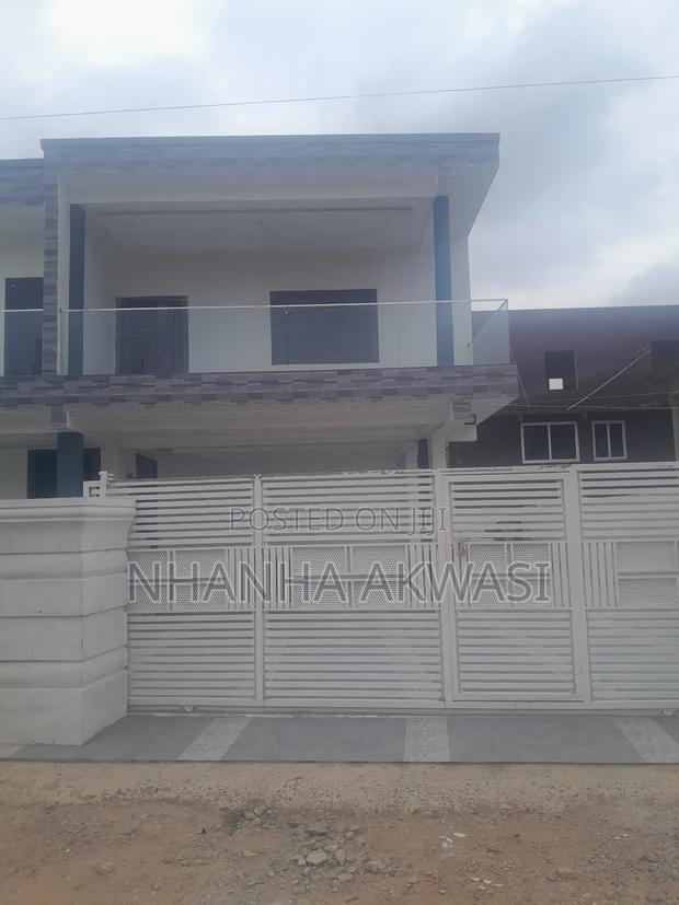 5bdrm House in Lashibi, Tema Metropolitan for sale · Photo 6