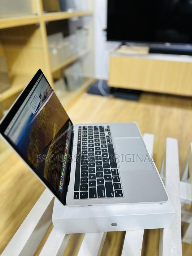 Laptop Apple MacBook Pro 2022 M2 8GB Apple M2 SSD 256GB · Photo 2