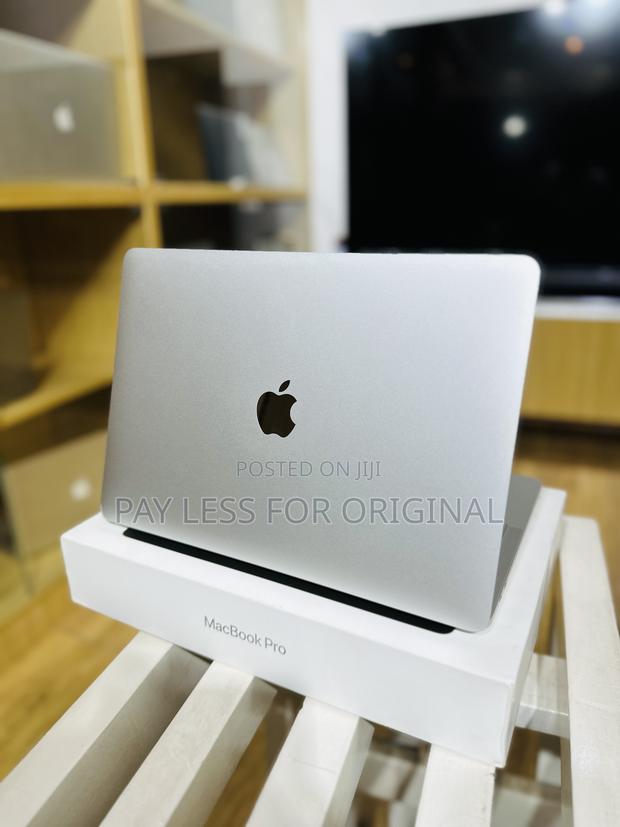 Laptop Apple MacBook Pro 2022 M2 8GB Apple M2 SSD 256GB · Photo 4