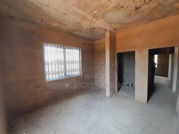 12bdrm Duplex in Amrahia,Adenta, Accra Metropolitan for sale · Photo 8