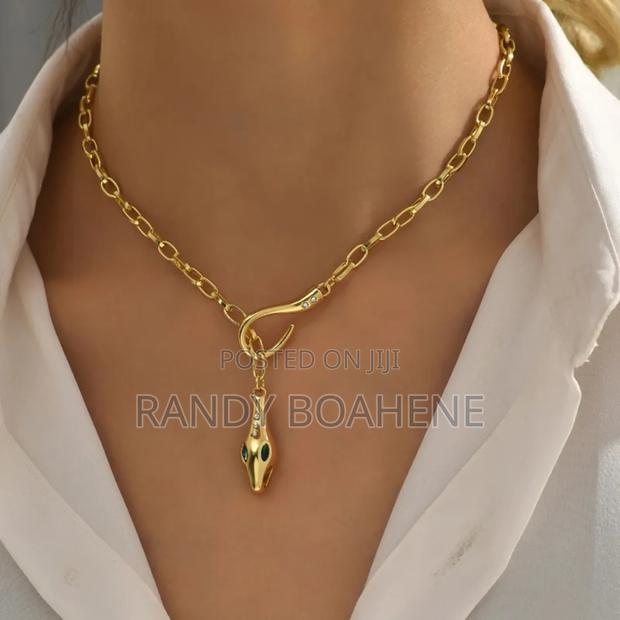 Women Retro Snake Head Necklace · Photo 1