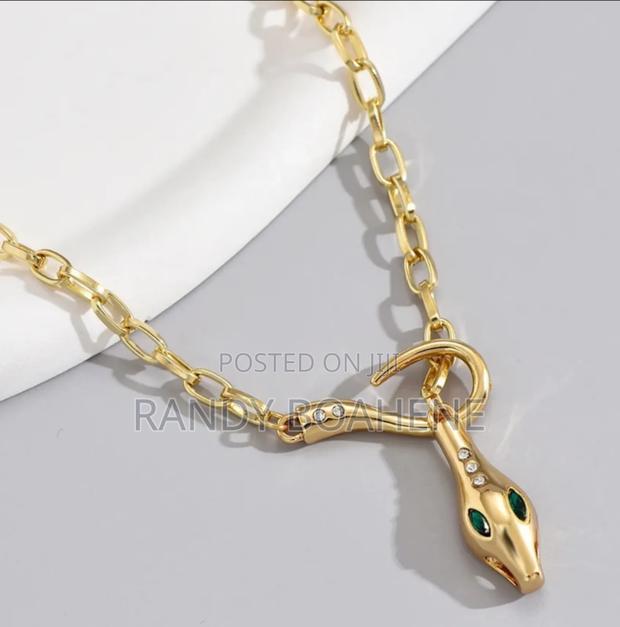 Women Retro Snake Head Necklace · Photo 2