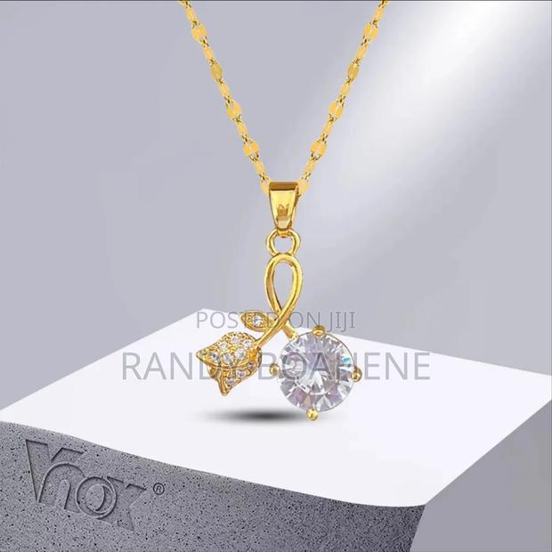 Icy Cz Stone + Rose Necklace for Women · Photo 2