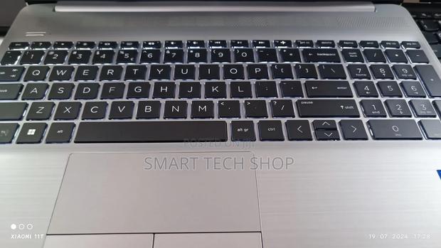 New Laptop HP 250 G8 16GB Intel Core I7 SSD 512GB · Photo 1