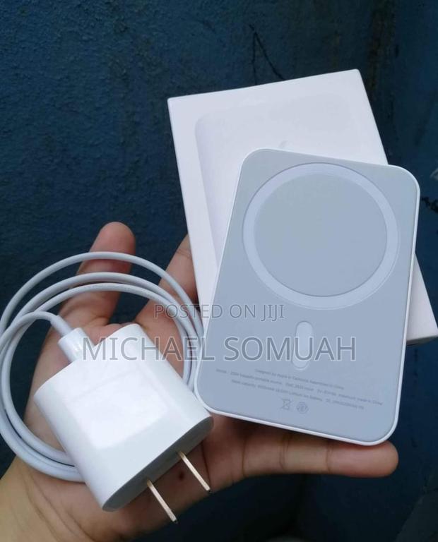 Apple Magsafe Battery Pack · Photo 2