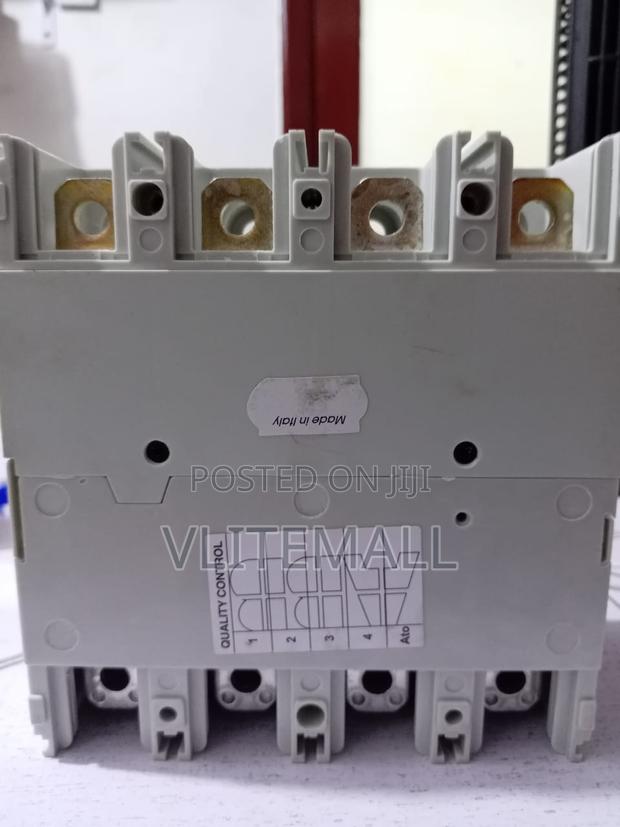 Abb McCb R250A 4pole Circuit Breaker · Photo 3