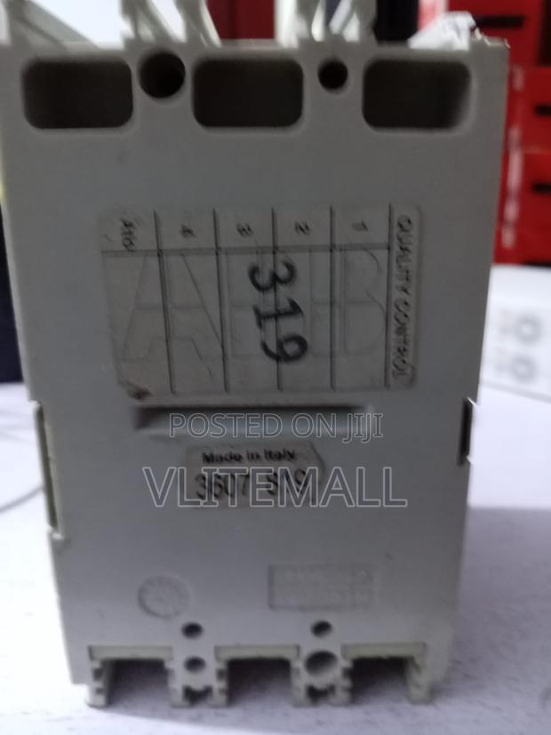 Abb McCb R125A 3pole Circuit Breaker · Photo 1