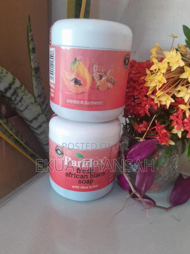 Paridox Tumeric and Papaya Black Soap · Photo 1
