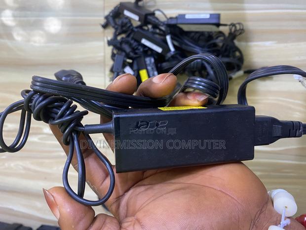 Acer Small Pin Charger 19v~3.42A. UK Used · Photo 6
