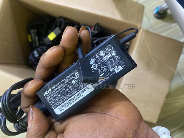 Acer Small Pin Charger 19v~3.42A. UK Used · Photo 5