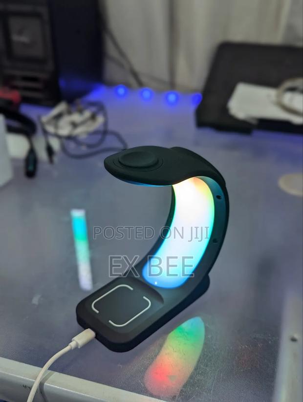 3 in 1 RGB Light Magnetic Wireless Charger · Photo 3