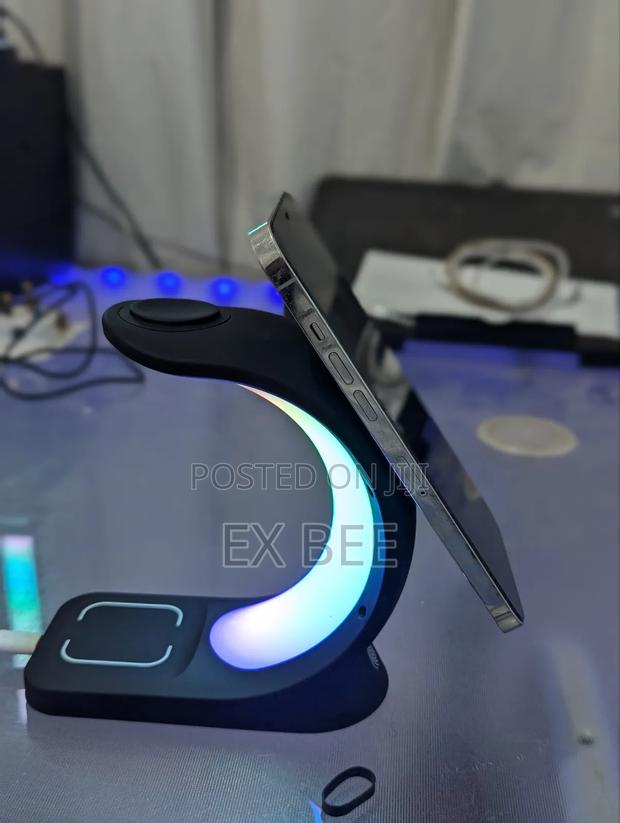 3 in 1 RGB Light Magnetic Wireless Charger · Photo 6