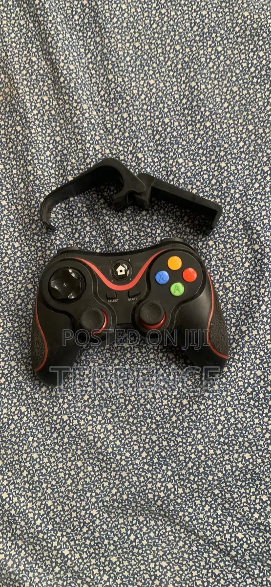 V13 Wireless Controller · Photo 1