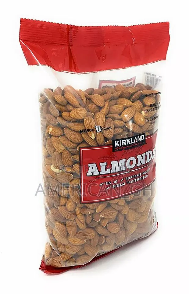 Kirkland Signature Nuts, Almonds, 1.36kg · Photo 1