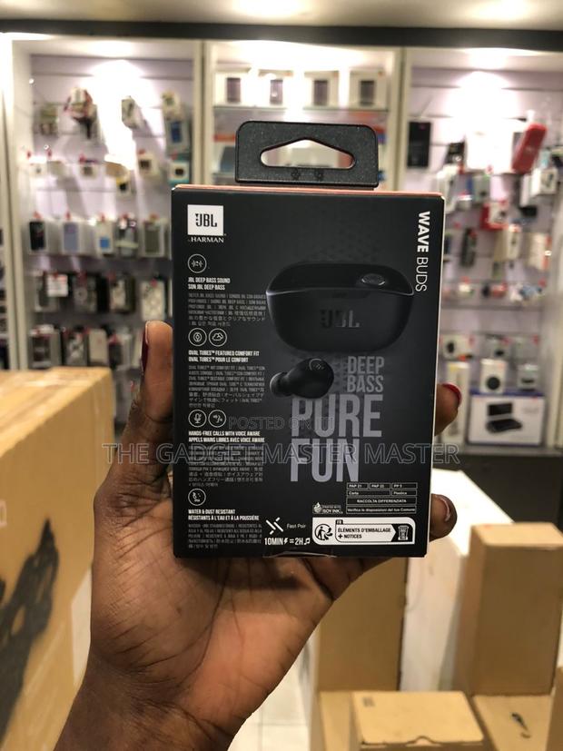 JBL Wave Buds · Photo 2