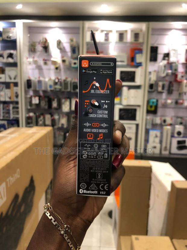 JBL Wave Buds · Photo 3