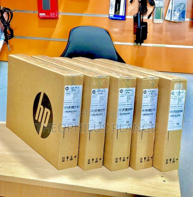 New Laptop HP 15-F272wm 8GB Intel Core I5 SSD 256GB · Photo 2