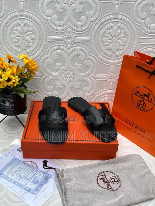 Quality Ladies Hermes Slippers Fresh in Box · Photo 2