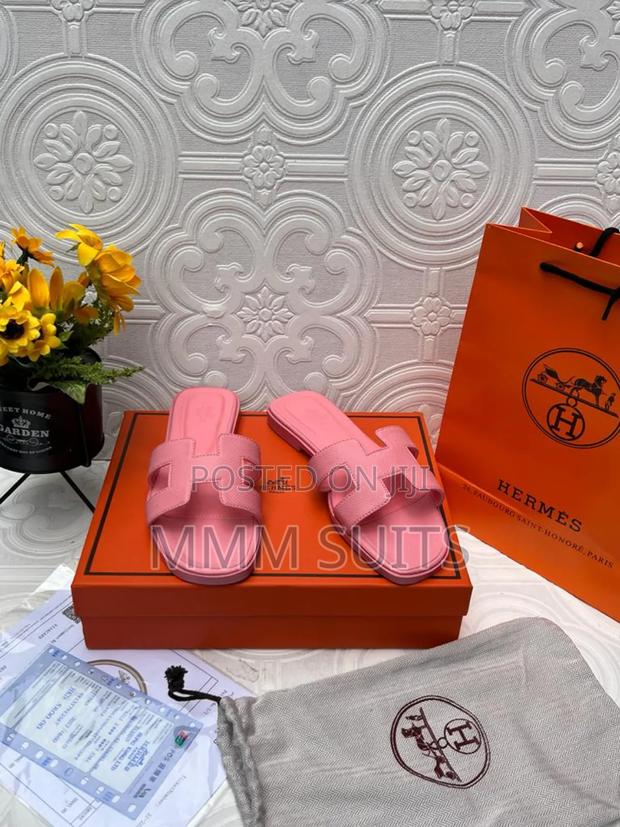 Quality Ladies Hermes Slippers Fresh in Box · Photo 2