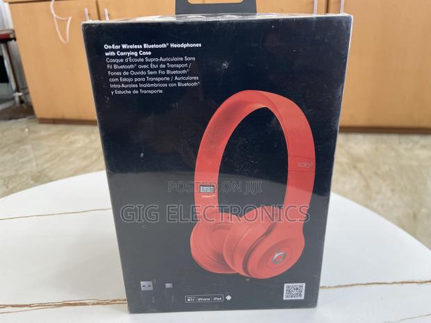 Beats Solo 3 Wireless on-Ear Headphones · Photo 2