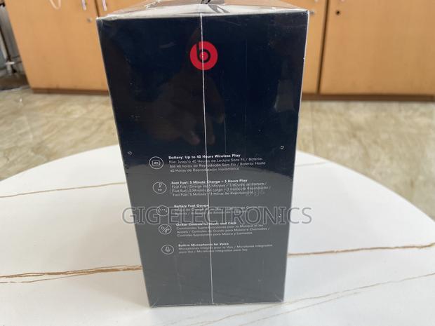 Beats Solo 3 Wireless on-Ear Headphones · Photo 3